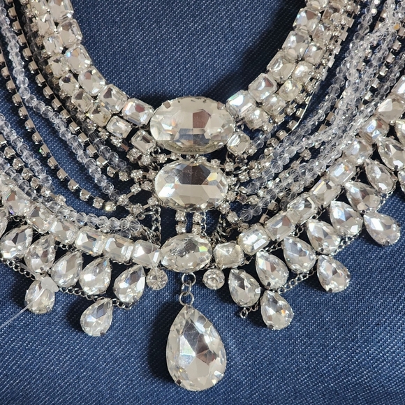 Stunning Glam Large Crystal Bib Necklace - Picture 4 of 7
